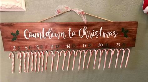 Candy Cane Advent Calendar !! Candy Cane Christmas Countdown Sign, Candy Cane Countdown Diy, Candy Cane Advent Calendar Diy, Candy Cane Advent Calendar, Merry Mail, Bazaar Crafts, Cricut Christmas, Diy Advent Calendar, Advent Calendars