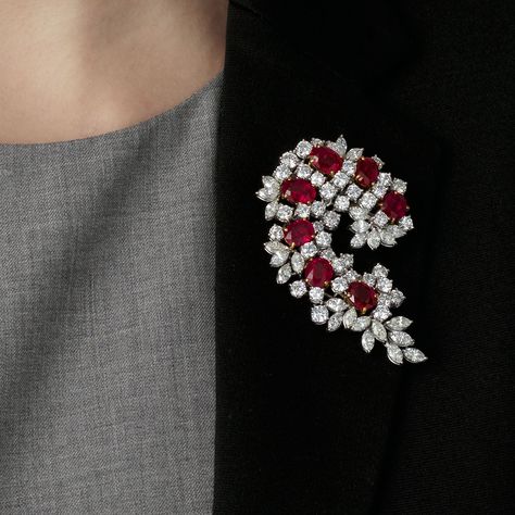 RUBY AND DIAMOND BROOCH | Christie's Ruby Brooch, Luxury Jewellery, Diamond Brooch, Luxury Jewelry, Antique Jewelry, Brooches, Diamond Cuts, Vintage Jewelry, Ruby