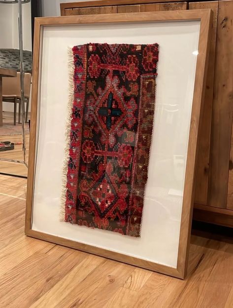 Hanging A Rug On The Wall, Textile Home Decor, Rug On The Wall, Framed Rug, Old Door Decor, How To Install Baseboards, Weaving Diy, Arabic Decor, Diy Shadow Box