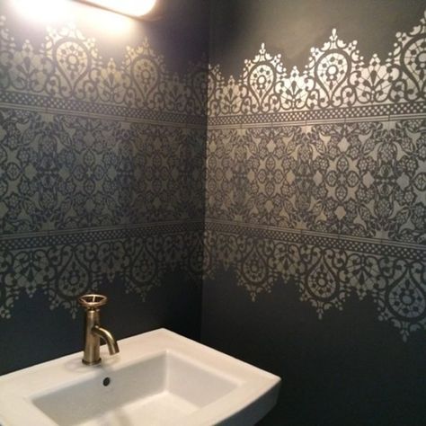 bathroom with lace pattern painted on the walls via houzz.com Creative Wall Painting Ideas, Bathroom Stencil, Lace Stencil, Wall Painting Ideas, Accent Wall Stencil, Creative Wall Painting, Wall Stencil Patterns, Bathroom Accent Wall, Wallpaper Stencil