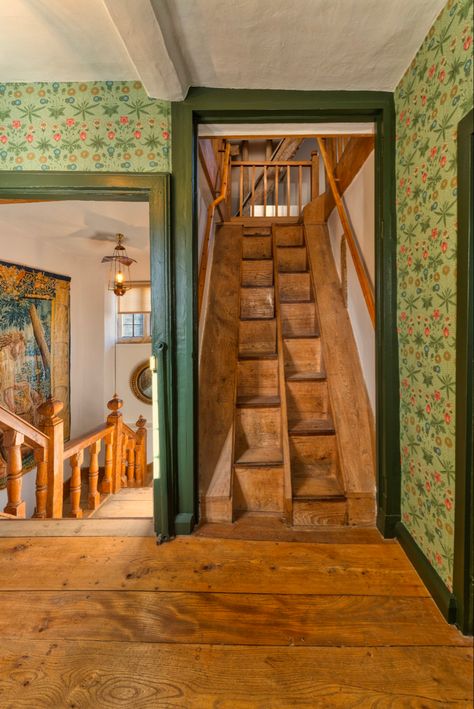 William Morris Interior, Cotswolds Home, Arts And Crafts Interiors, Morris Homes, Aesthetic Interior Design, Home Decor Wallpaper, Nails Home, Decor Ideas Bedroom, A Night At The Opera