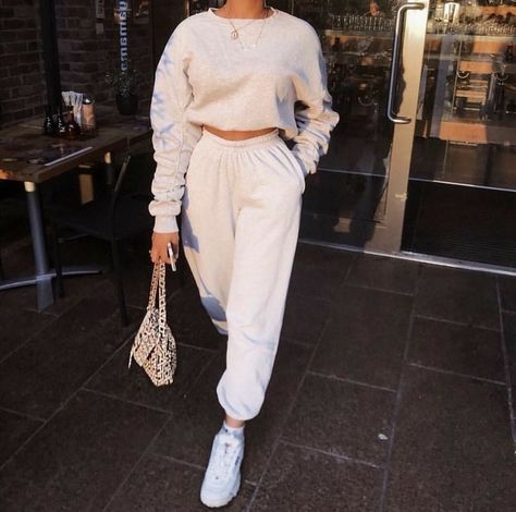 Sweatpants Outfits, Ootd Inspo, Lazy Day Outfits, Chill Outfits, Looks Street Style, Olivia Palermo, Mode Inspo, Sporty Outfits, Swag Outfits