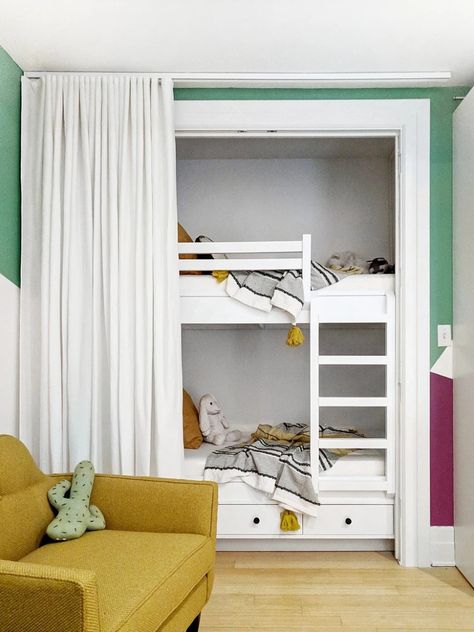 Bright Kids Room, Beds Ideas, Sleeping Nook, Bunk Beds Built In, Built In Bed, Built In Bunks, Kids Closet, Closet Aesthetic, Bunk Bed Designs