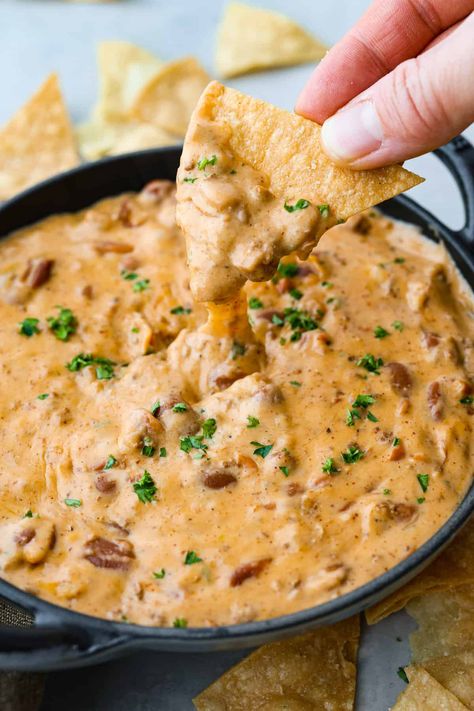 Chili Cheese Dip Cheese Appetizer Recipes, Cheese Dip Recipes Easy, Chili Dip Recipes, Chili Cheese Dip Recipes, Chili Cheese Dip, Cottage Cheese Dips, Chili Cheese Dips, Chili Dip, Cheese Appetizer