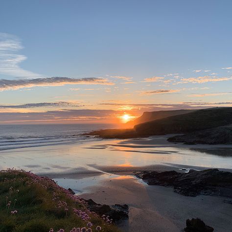 Cornish Summer, Polzeath Cornwall, Cornwall Summer, Cornwall Wedding, Uk Beaches, Devon And Cornwall, Summer 22, Vision Boards, Future Travel