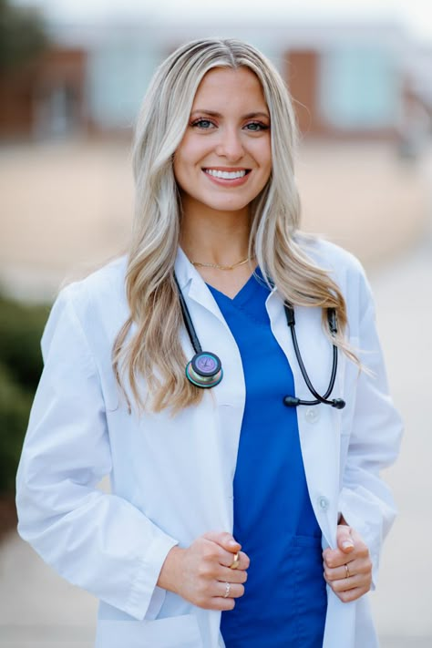 Nursing Portraits, Doctor Profile Picture, Physician Assistant Photoshoot, Nursing Headshots, Medical Office Headshots, Aesthetic Doctor Pictures, Physician Photoshoot, Pharmacist Photoshoot, Nurse Portrait