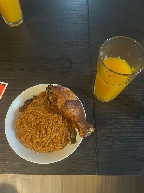 Nigerian Rice, Jollof Rice Nigerian, Nigerian Jollof Rice, Jollof Rice, Healthy Food Inspiration, Amazing Finds, Army Women, Snap Food, Food Snapchat