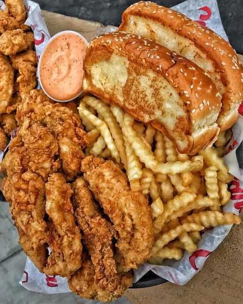 pinterest: kaylaaatt Canes Chicken Tenders, Raisin Canes, Chicken Tenders And Fries, Chicken And Fries, Canes Food, Raising Canes, Best Fast Food, Chicken Tender, Texas Food