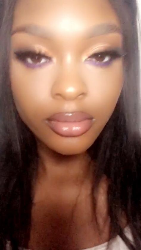 Hazel Eye Makeup Purple, 90s Purple Makeup, Purple Eyeliner Black Women, Simple Makeup Looks For Prom Purple Dress, Purple Reverse Cat Eye, Lavender Under Eye Makeup, Purple Liner Brown Eyes, Simple Purple Eyeshadow Looks Black Women, Purple Quince Eye Makeup