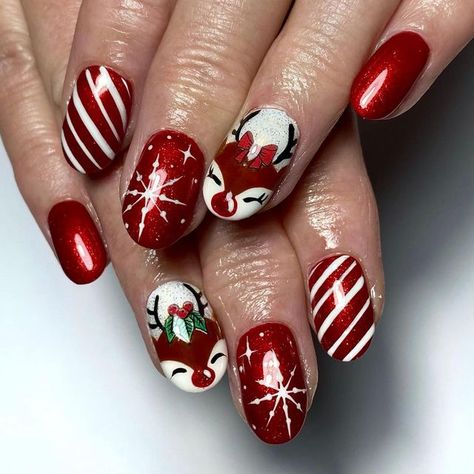 Christmas Rudolph Nails, England Nails Designs, Reindeer Nail Art Designs, Robin Nail Art, Reindeer Nail Designs, Winter Nail Designs Short, Reindeer Nails Designs, Christmas Nails Rudolph, Rudolf Nails