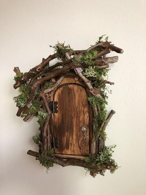 Diy Fairy Door, Fairy Doors On Trees, Fairy Garden Doors, Fairy Tree Houses, Fairy Garden Kit, Fairy Garden Furniture, Fairy House Diy, Fairy Garden Designs, Fairy Garden Crafts