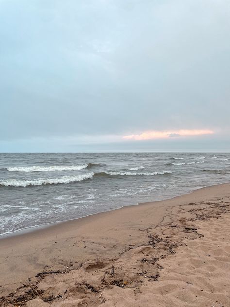 duluth minnesota beach lake superior Lake Superior Aesthetic, Minnesota Beaches, Minnesota Aesthetic, Twenty Twenty, Duluth Minnesota, Trap House, Duluth Mn, Book Aesthetics, Lust For Life