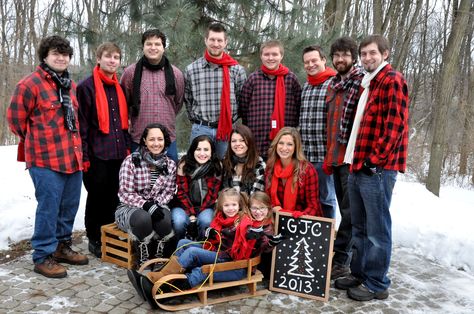 christmas in plaids-all the cousins Christmas Cousin Pictures, Cousins Family Pictures, 6 Cousins Pictures, Picture Ideas For Cousins Family Pics, Chriatmas Flannel Family Photo, Winter Family Pictures, Big Family Photos, Christmas Tree Wallpaper, Winter Family Photos