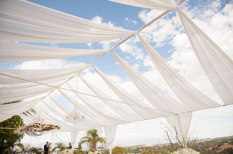 Diy Party Tent, Outdoor Wedding Foods, Outdoor Arbor, Diy Tent Canopy, Open Air Wedding, Nikah Decor, Diy Tent, Shade Tent, Tent Set Up