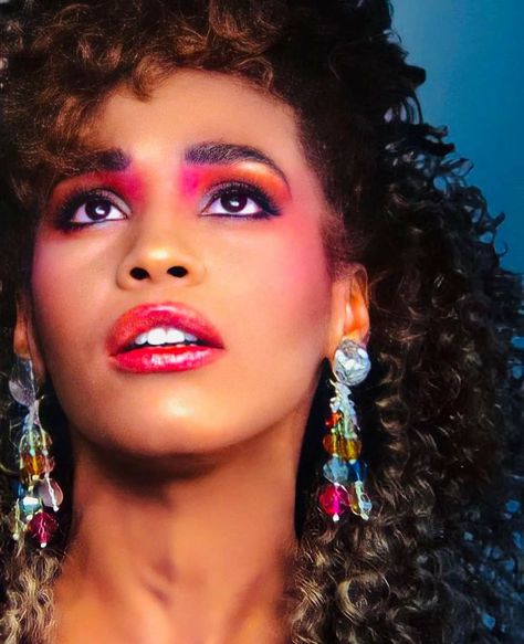 1980s Punk Makeup, Whitney Houston Makeup, 1980s Celebrities, 80s Makeup And Hair 1980s, Pop Star Makeup, 80s Pop Star, 80s Pop Aesthetic, Whitney Houston Aesthetic, 80s Glam Makeup