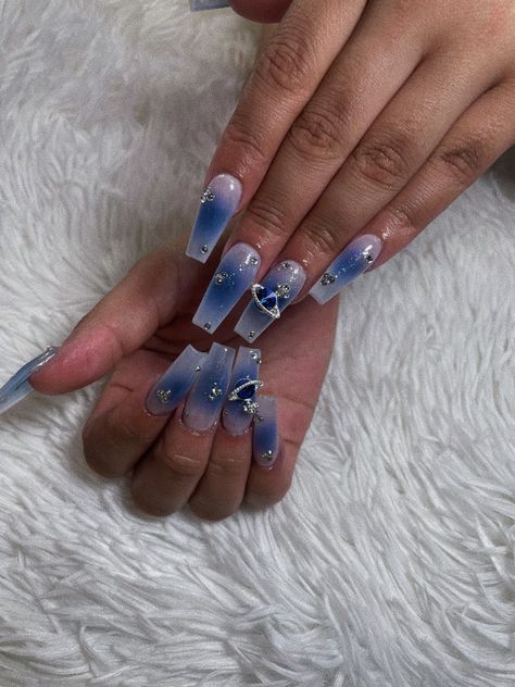 Saturno Nails Designs, Rauw Alejandro Nail Ideas, Saturno Concert Nails, Rauw Alejandro Concert Hair Ideas, Space Themed Nails Acrylic, Saturno Nail Ideas, Saturn Nails Design, Sza Concert Nails, Playa Saturno Outfits