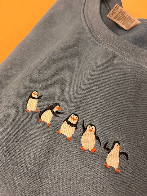 Animals Embroidery Designs, Cute Christmas Jumpers, Penguin Embroidery, Penguins Christmas, Penguin Sweater, Embroidered Jumper, Clothes Embroidery Diy, Penguin Christmas, Animal Embroidery Designs