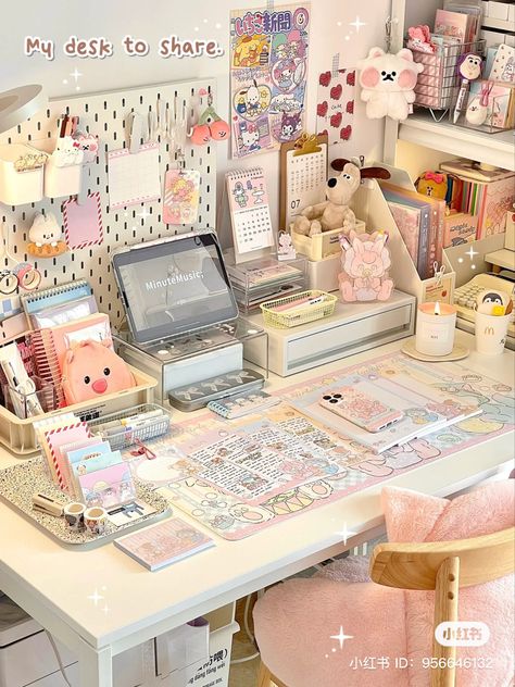 Desk Organization Aesthetic, Deco Books, School Locker Decorations, Kpop Desk, Organization Aesthetic, Dream Desk, Study Desk Decor, Gamer Room Decor, Desk Inspo