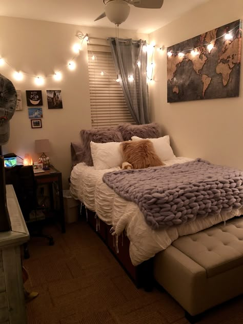 University of Kentucky Dorm Room Small Bedroom Ideas For Women On A Budget Room Makeovers, Teenage Room Decor, Cozy Dorm Room, Cute Dorm Rooms, Cute Bedroom Ideas, Teen Bedroom Decor, Simple Bedroom, Small Room Bedroom, Home Alone