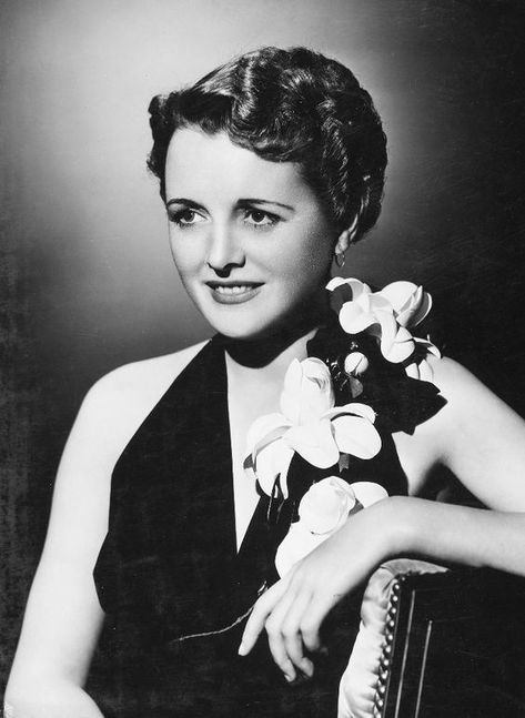 Mary Astor, Old Hollywood Stars, Golden Age Of Hollywood, Vintage Pictures, Hollywood Stars, Classic Hollywood, Golden Age, Old Hollywood, Hollywood