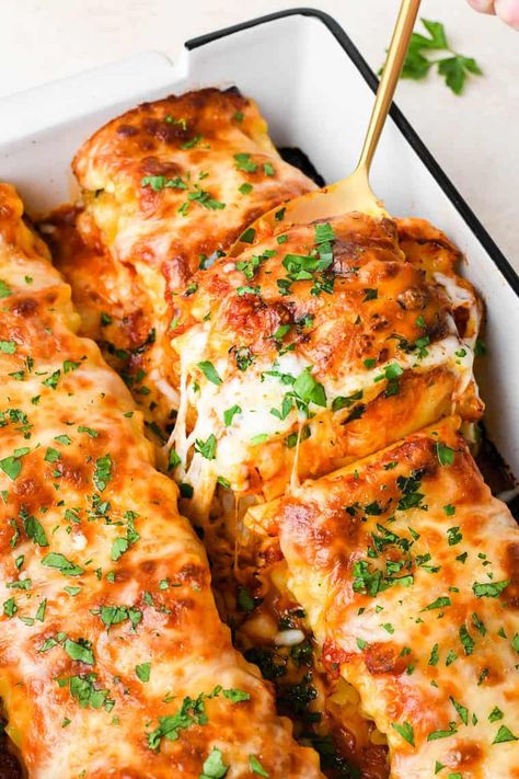 Giada Lasagna Roll Ups, Shredded Chicken Lasagna Roll Ups, Chicken Parm Lasagna Roll Ups, Chicken Lasagne Roll Ups, Chicken Roll Ups Lasagna Noodles, Chicken Pasta Roll Ups, Chicken Spinach Lasagna Rolls, Chicken Lasagna Red Sauce, Chicken Lasagna Roll Ups Easy