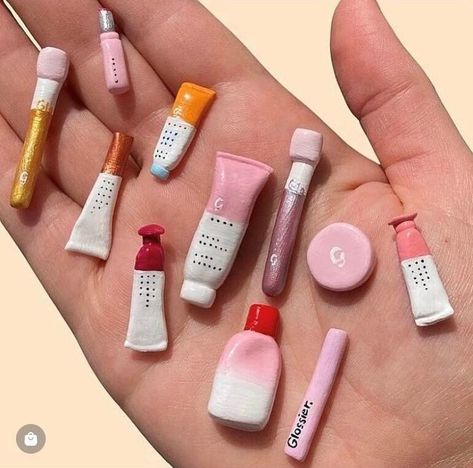 @meg_miles Mini Top Shelf Glossier products! Glossier Products, Miniature Items, Sephora Skin Care, Mini Craft, Pretty Skin Care, Mini Makeup, Skin Care Items, Mini Top, Fun Easy Crafts