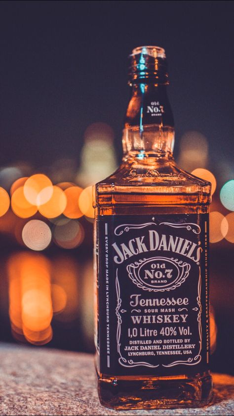 Jack Daniel Aesthetic, Jack Daniels Wallpaper, Jack Daniels Drinks, Best Bourbon Whiskey, Whiskey Sour Recipe, Whiskey Smash, Jack Daniels Bottle, Whiskey Cake, Fireball Whiskey