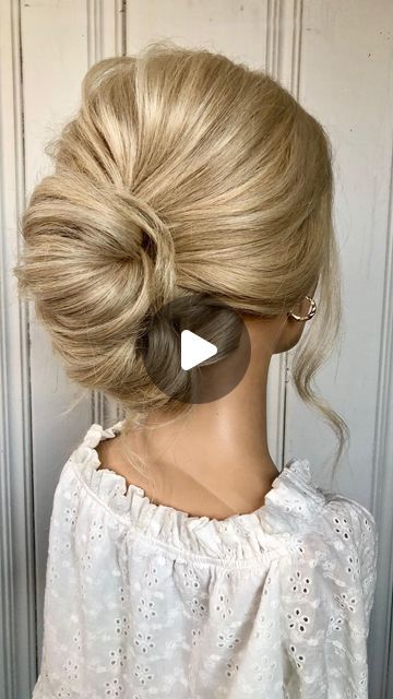 Updo Diy Easy Step By Step, Casual French Twist Updo, Updos With Wigs, Updo Hairstyle Videos, Updo Videos For Medium Length Hair, Voluminous Updo Tutorial, French Twist Updo With Veil, How To Do Your Own Updo, How To Do A Chignon Bun