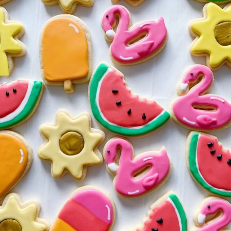 Sugar Cookie Decorating Party, Vegan Royal Icing Recipe, Vegan Sugar Cookie Recipe, Decorate Sugar Cookies, Vegan Royal Icing, Vegan Sugar Cookies, Cute Christmas Cookies, Cookie Decorating Party, Royal Icing Recipe