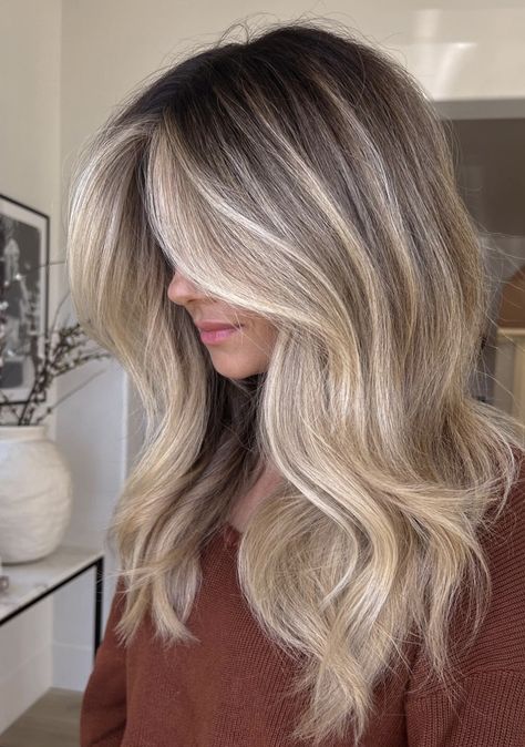 Blonde Hair With Roots, Fall Blonde Hair, Summer Blonde Hair, Blonde Hair Transformations, Ashy Blonde, Blond Balayage, Dark Roots Blonde Hair, Blonde Hair Inspiration, Blonde Hair Looks