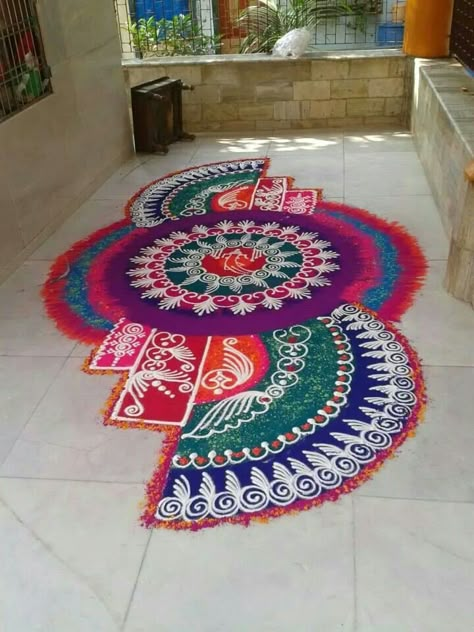 G20 Rangoli Design, Big Rangoli Designs Diwali Beautiful, Diwali Rangoli Designs Unique Big Size, Free Hand Rangoli Designs With Colours, Rangoli Border Designs Simple, Artistic Rangoli, Rangoli Big, Mandala Rangoli, Sanskar Bharti Rangoli Designs