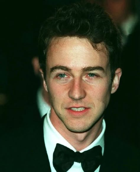 Edward Norton 90s, Edward Norton Movies, Edward Norton, Hot Dads, Tyler Durden, Things To Do With Boys, Donald Glover, Cute Actors, Pretty Men