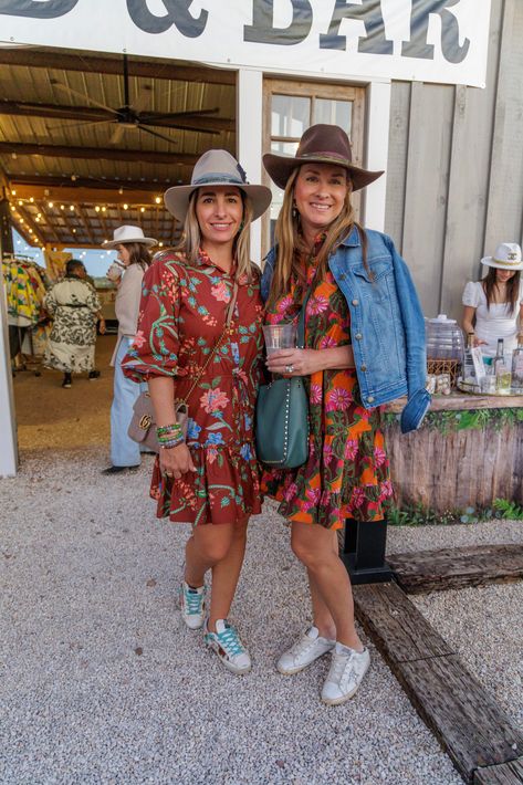 Round Top Outfits, Texas Weekend Outfit, Antique Shopping Outfit, What To Wear To Round Top Texas, What To Wear In Texas, Roundtop Texas Outfits, Austin Texas Outfits Spring, Round Top Texas Fashion, Texas Chic Outfit