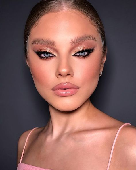 MAKEUP ARTIST FROM RUSSIA on Instagram: “ANGEL 💗 Выбираем 1 & 2 & 3 ?? MD @kate_motovilova 💫” Makeup Looks Fox Eye, Fox Eyes, Cat Eye Makeup, Top Makeup Products, Hoco Makeup, Hair Perfume, Beat Face, Makeup Pictures, Pink Cat