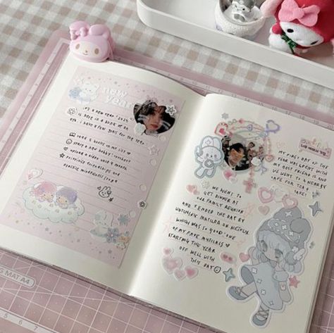 Study Book Ideas, Cute Diary Ideas Journals, Sanrio Journal Ideas, Cute School Aesthetic, Enhypen Jewelry, Year Journal Ideas, Kawaii Journal Ideas, Pink Journal Ideas, Cute Journal Ideas Aesthetic