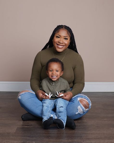 Mommy And Son Pictures Photo Ideas, Mommy And Son Photo Shoot Outfits, Mom And Son Photoshoot Outfits, Mother Son Valentine Pictures, Mommy And Son Valentine Photo Ideas, Mom And Son Picture Ideas, Mother And Son Photoshoot Ideas, Mother Son Photoshoot, Mom And Son Photo Ideas