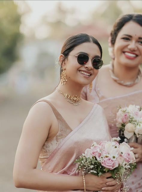 Pink Silk Saree, South Indian Bride Saree, Couple Wedding Dress, Bridesmaid Saree, Keerthy Suresh, Traditional Blouse Designs, Indian Bride Outfits, Keerthi Suresh, Simple Sarees