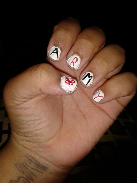 Like? BVB nail art Emo Nails, Band Nails, Polish Ideas, Inspiring Stories, Concert Looks, Veil Brides, Black Veil Brides, Black Veil, Inspirational Story