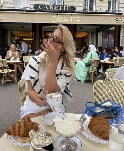 Europe Cafe Aesthetic, Paris In Spring Outfits, Europe Poses, Paris Girl Aesthetic, Parisienne Aesthetic, Barbara Kristoffersen, College Student Needs, Spring Paris, Paris In Spring