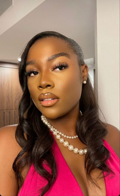 pink dress, pearl necklaces, pearl earring, pearl jewelry, makeup black girl Dress With Pearl Necklace, Woods Outfit, Wearing Pearls, Necklaces Pearl, Earring Pearl, Black Pearl Necklace, Birthday Inspo, Birthday Shoot, 22nd Birthday