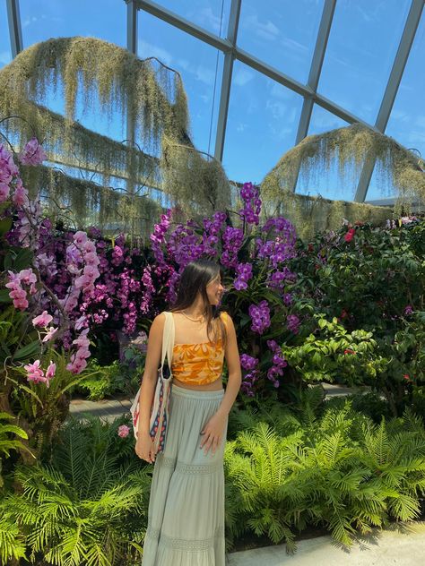 Singapore Travel Outfit Fashion, Malaysia Trip Outfit, Singapore Outfits Ideas, Singapore Vacation Outfits, Sentosa Island Singapore Outfit, Gardens By The Bay Outfit, Singapore Picture Ideas, Outfits For Singapore Trip, Singapore Aesthetic Outfit