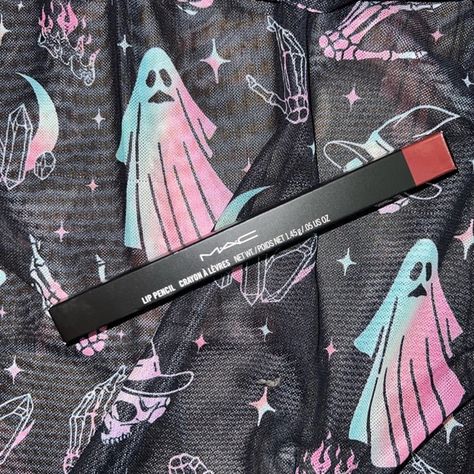 MAC: Lip Liner in Half Red Red Lip Liner, Mac Lip Liner, Mac Lip, Red Shop, Red Lip, Lip Liner, Red Lips, Mac Cosmetics, Mac