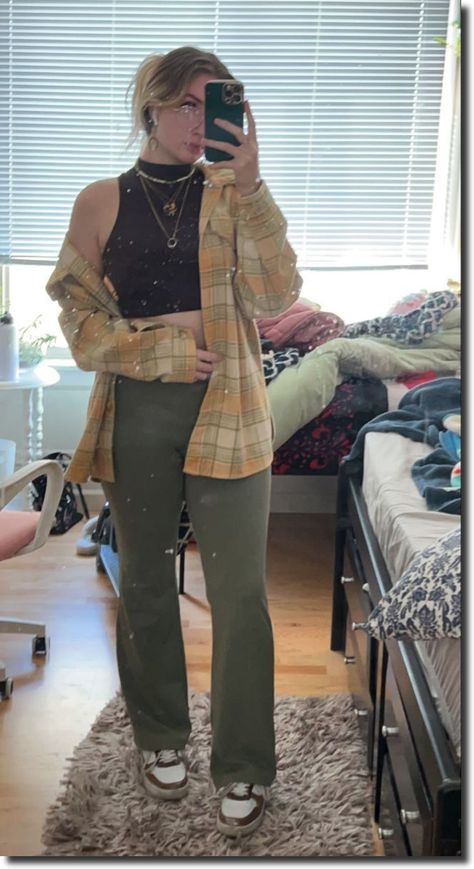 Flared Pants Outfit Aesthetic, Flare Pants Outfit Aesthetic, Green Flare Pants Outfit, Green Flannel Outfit, Green Yoga Pants, Outfits With Flares, Yoga Pants Outfit Fall, Boho Yoga Pants, Flare Yoga Pants Outfit