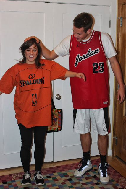 Michael Jordan and his basketball haha so cute Basketball Costume Ideas, Basketball Player Costume, Basketball Costume, Basketball Couples, Basketball Plays, Matching Costumes, Basketball Funny, Sport Player, Funny Costumes