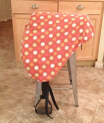 Super simple DIY saddle cover - NO SEWING REQUIRED!! Horse Projects, Horse Tack Diy, 4h Ideas, Barn Hacks, Horse Lessons, Horse Ideas, Horse Camp, Horse Things, Horse Fashion