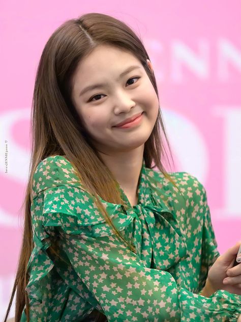 Blackpink Hair, Pink Movies, Tiny Woman, Black And White Girl, Kpop Hair, Cheetah Dress, Jennie Kim Blackpink, Black Pink Songs, Jennie Lisa