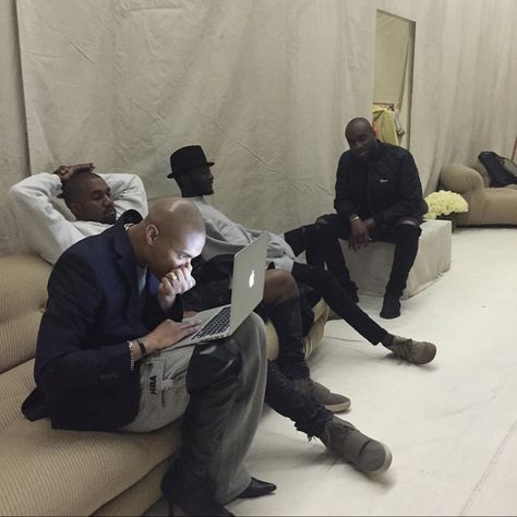 Yeezy Fashion Show, Room In New York, Yeezy Season 1, Yeezy Season 3, Tom Hardy Photos, Kanye Yeezy, Yeezy Outfit, Yeezy Season, Conceptual Fashion