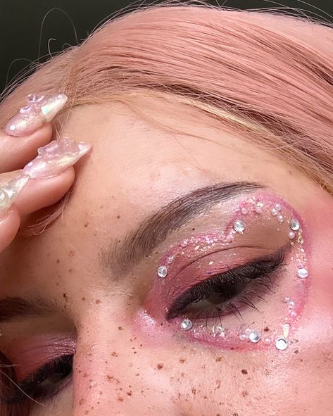 Lover Eyeshadow Looks, Lover Ts Makeup, Taylor Lover Makeup, Heart Gem Makeup, Pink Glitter Makeup Looks, Lover Inspired Makeup, Lover Era Makeup, Lover Makeup Taylor Swift, Lovecore Makeup