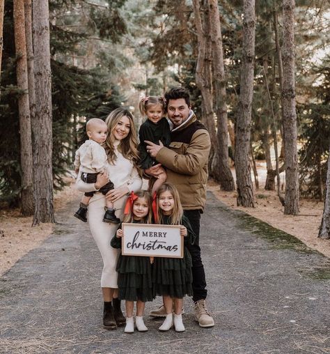 Virtual Christmas Card, Madison Fisher, Fish Fam, Taytum And Oakley, Photoshoot Family, Christmas Mini Sessions, Instagram Family, Winter Walk, Preschool At Home