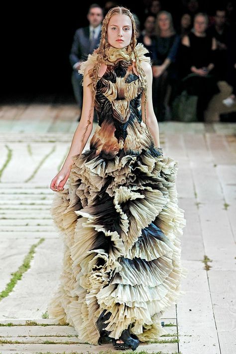 Alexander McQueen Spring 2011 Ready-to-Wear collection, runway looks, beauty, models, and reviews. Mcqueen Couture, Alexander Mcqueen Dresses, 2011 Fashion, Alexander Mcqueen Fashion, Sarah Burton, Mcqueen Fashion, Couture Mode, A Dress, Featuring Dress